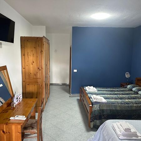 Le Stanze Del Mare Aparthotel Golfo Aranci Bagian luar foto