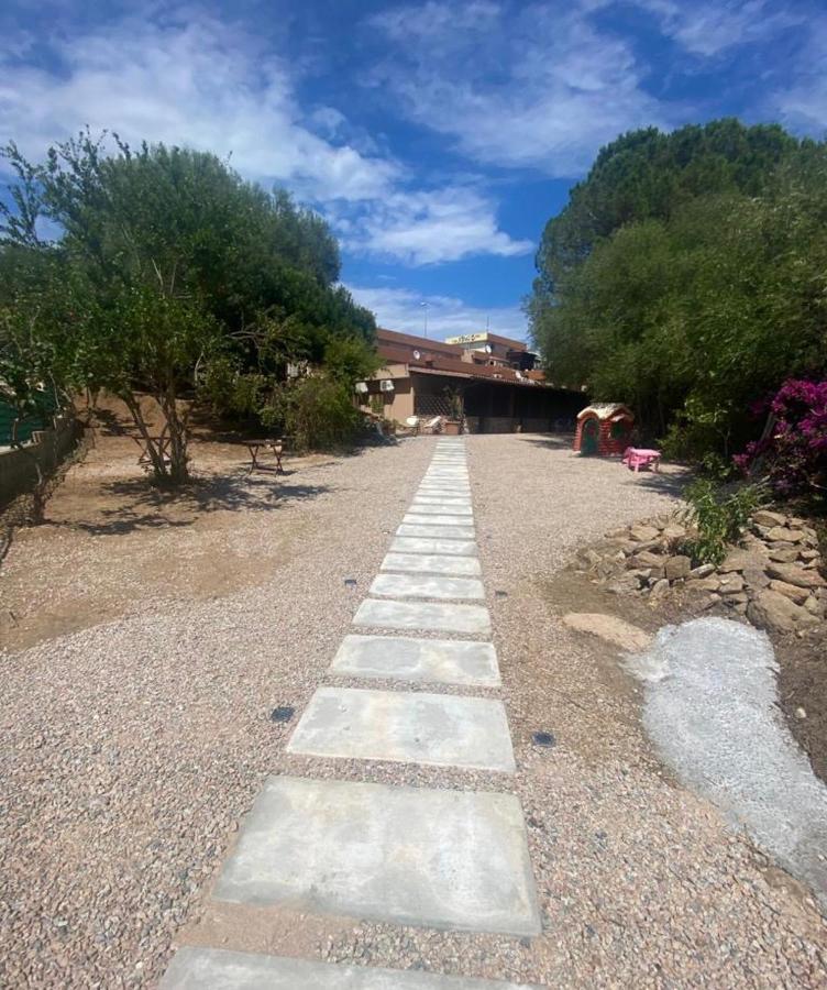 Le Stanze Del Mare Aparthotel Golfo Aranci Bagian luar foto