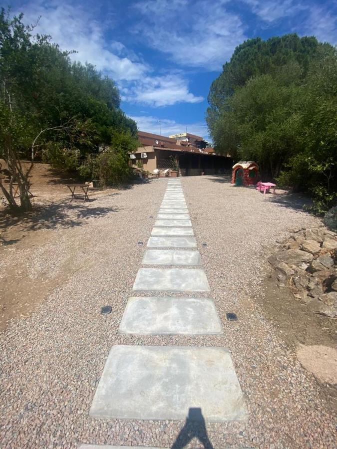 Le Stanze Del Mare Aparthotel Golfo Aranci Bagian luar foto