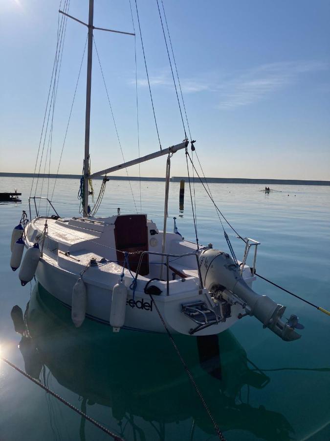 Le Stanze Del Mare Aparthotel Golfo Aranci Bagian luar foto