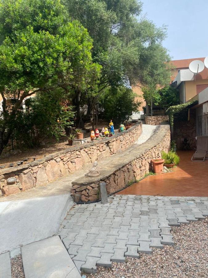 Le Stanze Del Mare Aparthotel Golfo Aranci Bagian luar foto