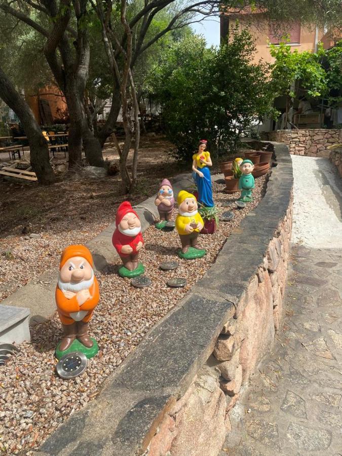 Le Stanze Del Mare Aparthotel Golfo Aranci Bagian luar foto