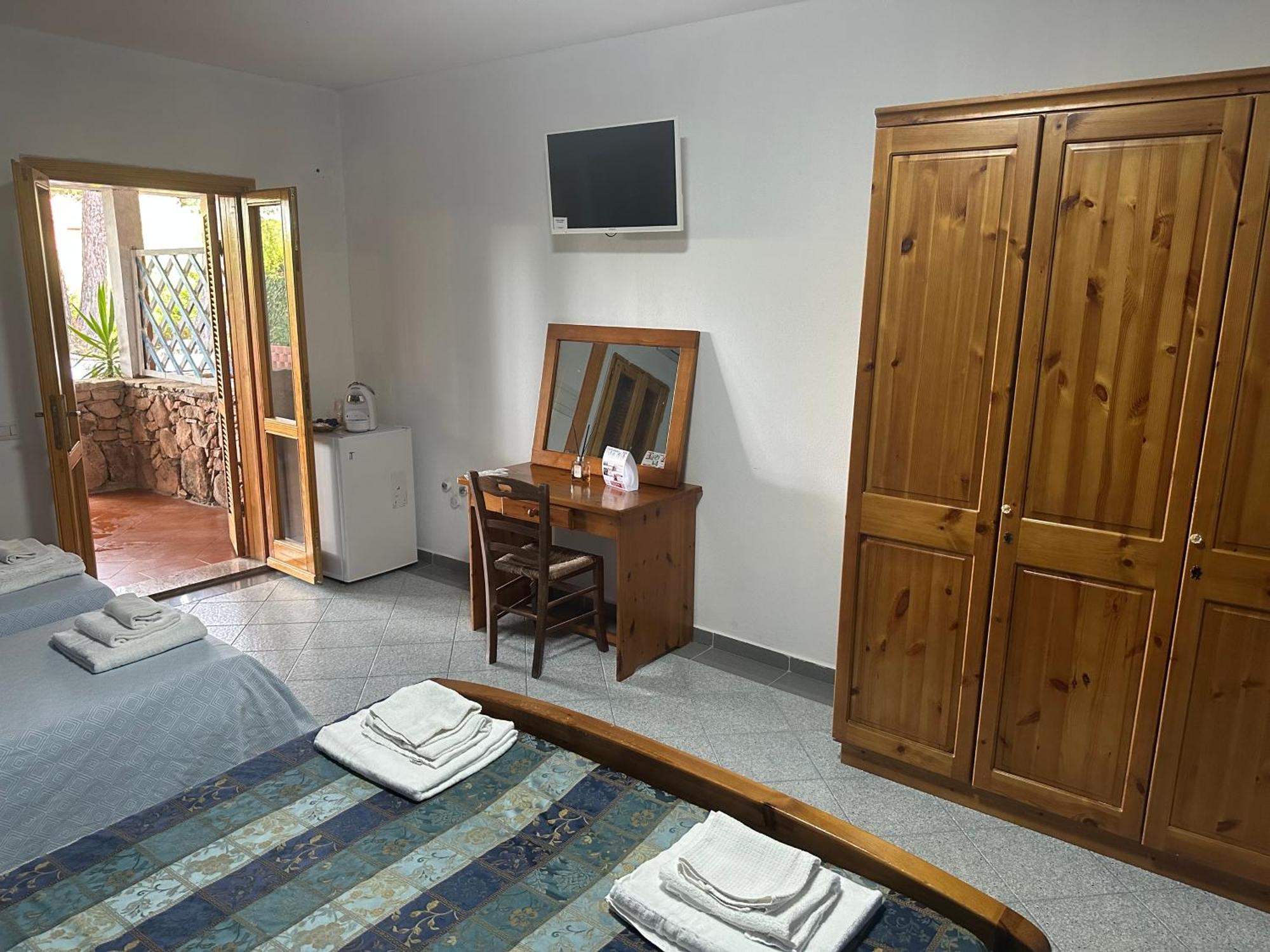 Le Stanze Del Mare Aparthotel Golfo Aranci Bagian luar foto