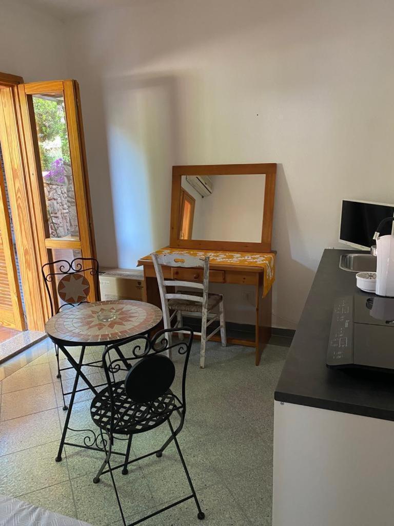 Le Stanze Del Mare Aparthotel Golfo Aranci Ruang foto