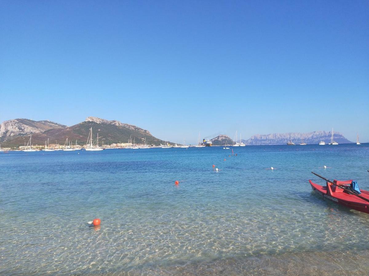 Le Stanze Del Mare Aparthotel Golfo Aranci Bagian luar foto