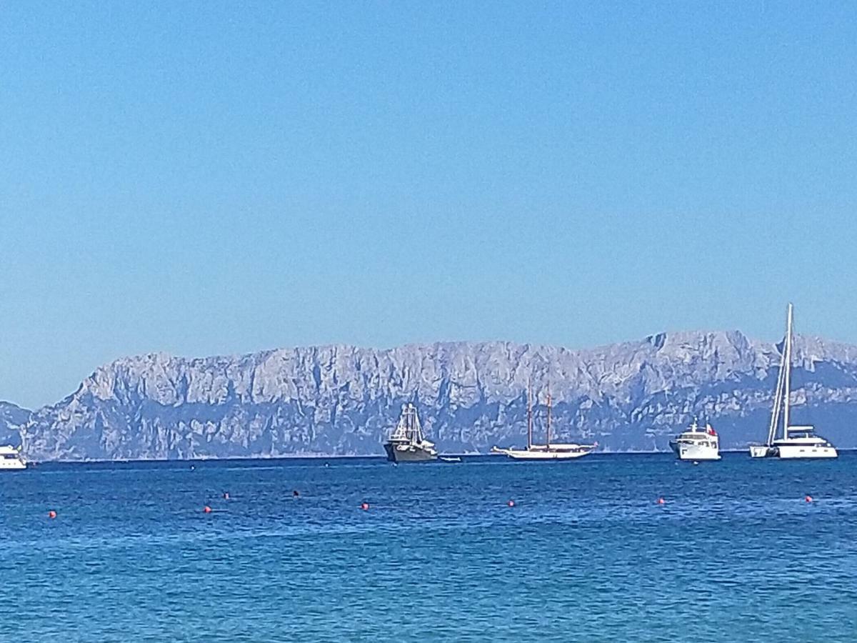 Le Stanze Del Mare Aparthotel Golfo Aranci Bagian luar foto