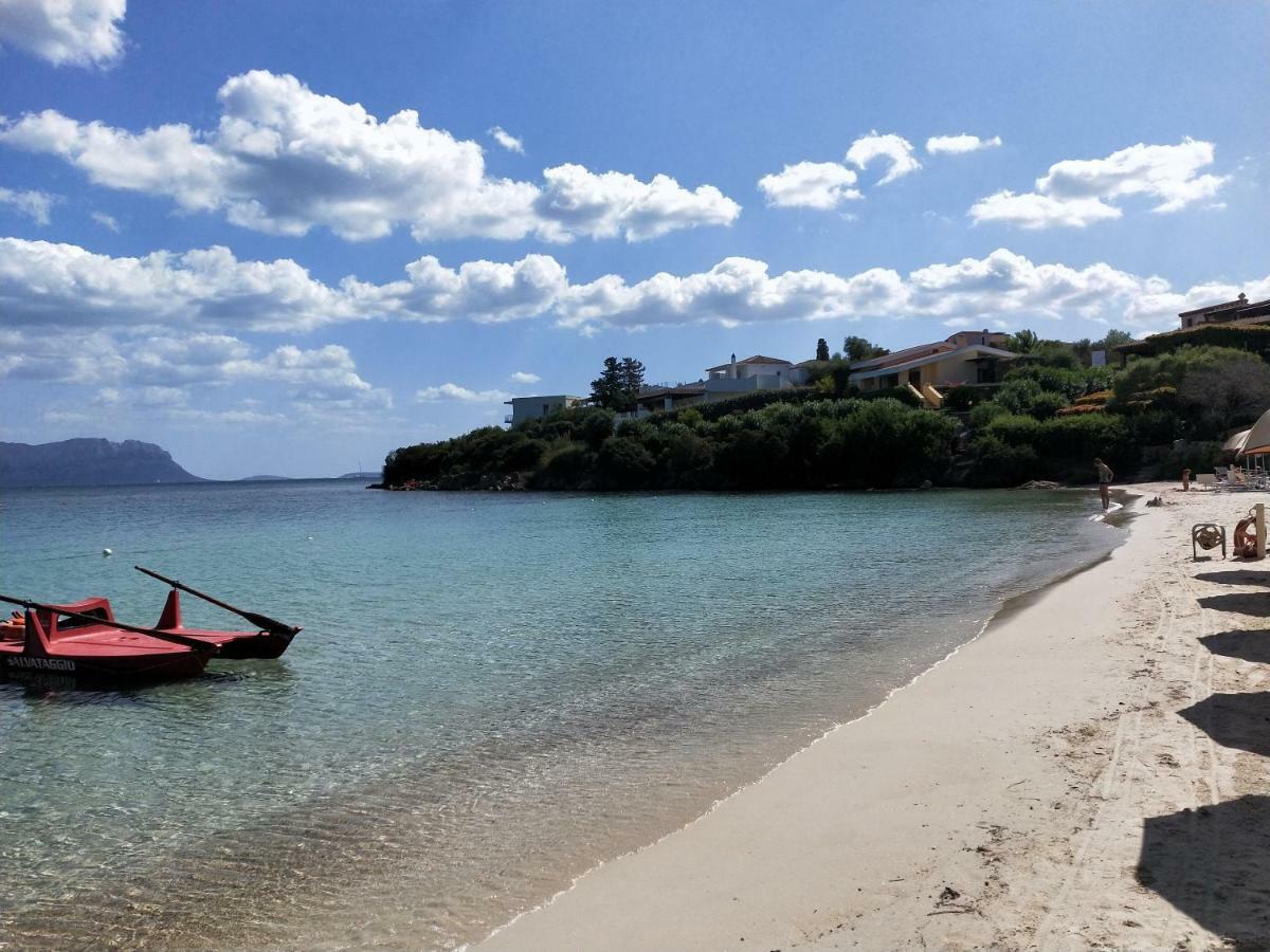 Le Stanze Del Mare Aparthotel Golfo Aranci Bagian luar foto